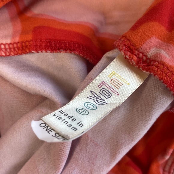 🔴5/$25🔴 LulaRoe heart leggings - Picture 2 of 2